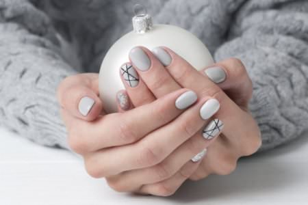 Манікюр на короткі нігті, зима-2022: модні та красиві ідеї (50 фото)