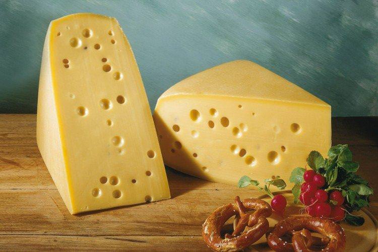 Емменталь - Швейцарські тверді сорти сиру