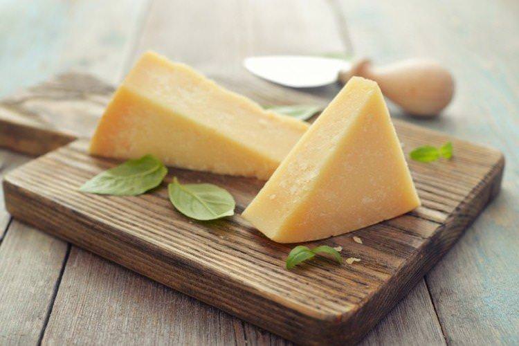 Пармезан - Італійські тверді сорти сиру