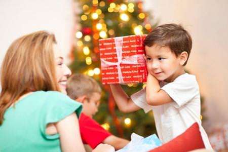 Що подарувати хлопчику на Новий рік: найкращі ідеї подарунків