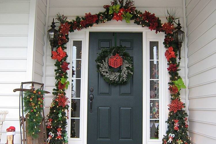 Як прикрасити вхідні двері на Новий рік - фото та ідеї