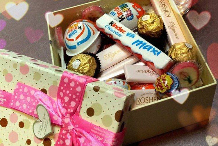 Велика композиція з цукерок - Що подарувати хлопцеві на Новий рік