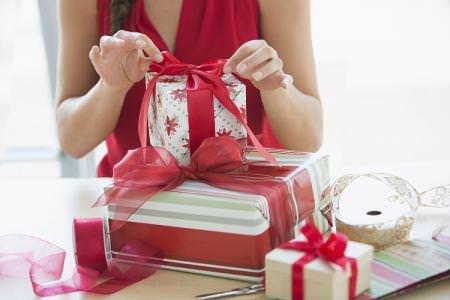 Що подарувати мамі на Новий рік: найкращі ідеї подарунків