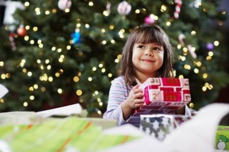 Що подарувати дитині на Новий рік: найкращі ідеї подарунків