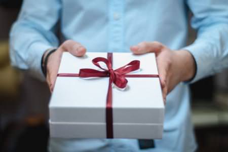 Що подарувати дружині на День народження: 50+ найкращих ідей подарунків