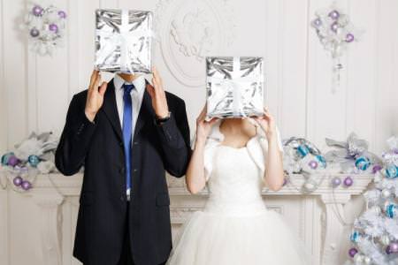 Що подарувати на весілля: 50+ ідей подарунків молодятам
