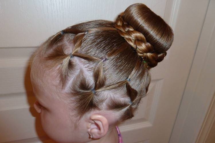 Пучок з павутинкою - Зачіски на середнє волосся для дівчаток