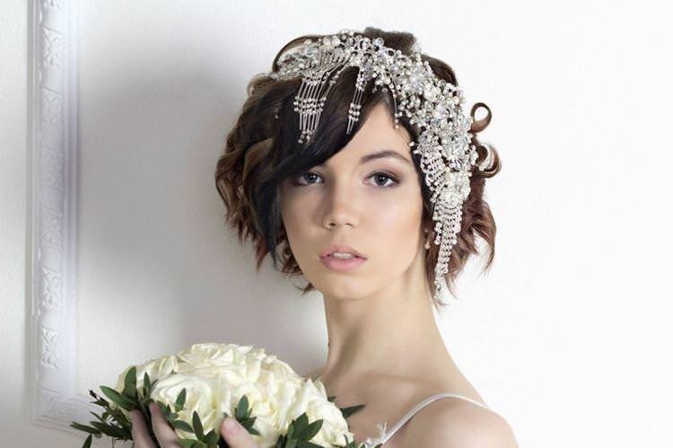 Локони з асиметричною чубчиком - Весільні зачіски на коротке волосся