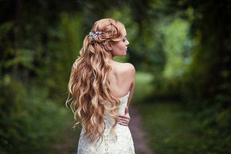 Романтична недбалість - Весільні зачіски на довге волосся