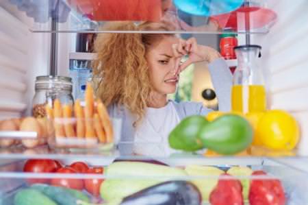 12 способів, як позбутися запаху в холодильнику