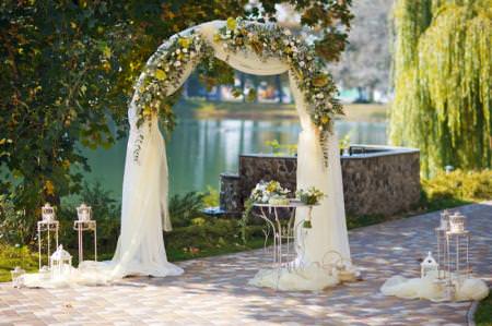 Квітковий декор на весілля: 8 красивих ідей