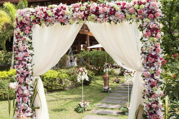 Весільна арка з квітів - Квітковий декор на весілля