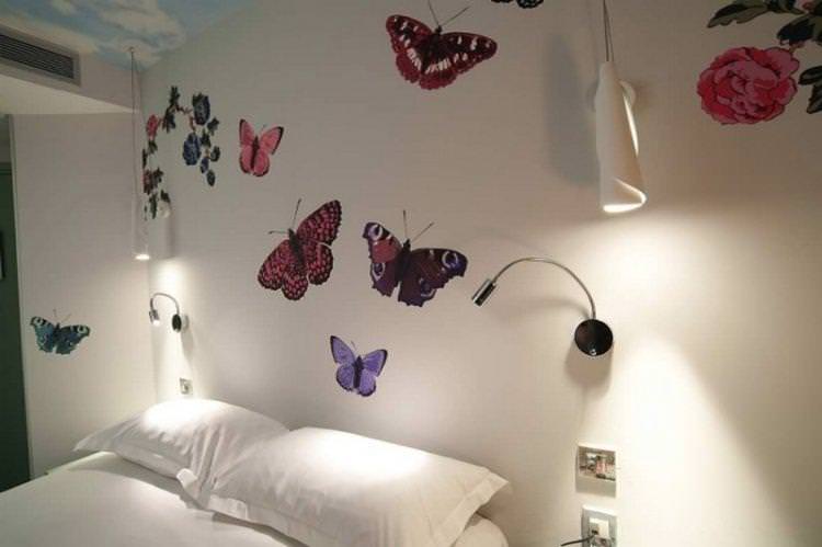 Метелики-наклейки на стіну своїми руками
