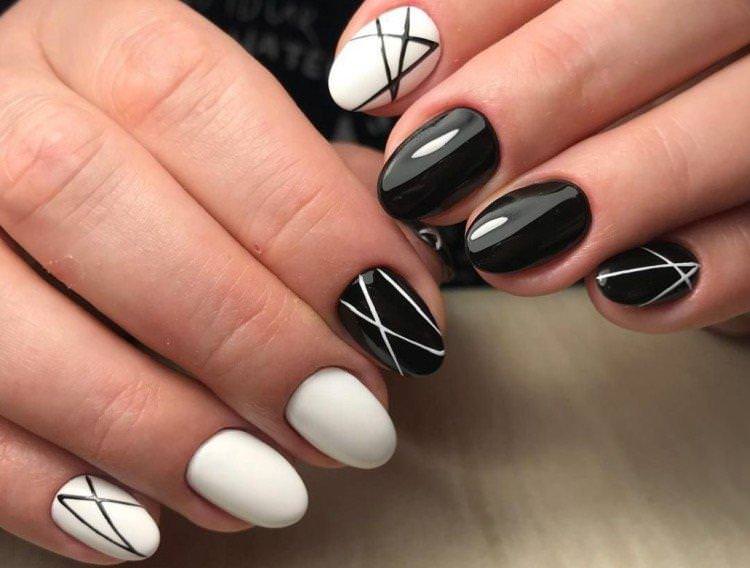 Чорно-білий манікюр на короткі нігті