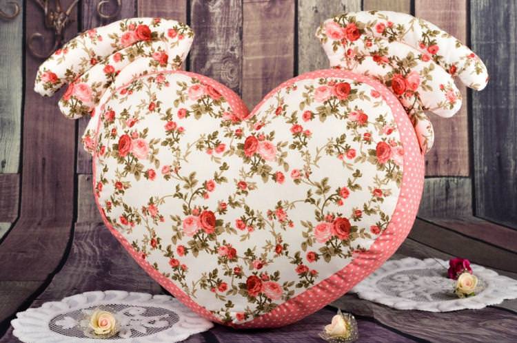 Подушка у формі серця - Викрійки та ідеї для декоративних подушок своїми руками