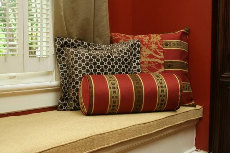 Подушки-валики - Викрійки та ідеї для декоративних подушок своїми руками