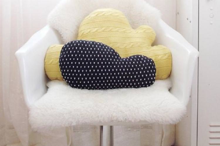 Декоративні подушки зі светра - Вироби зі старих речей своїми руками