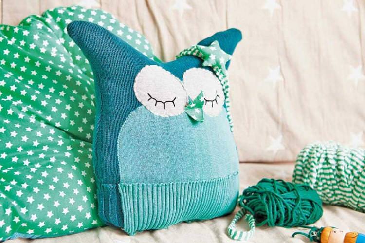 Декоративні подушки зі светра - Вироби зі старих речей своїми руками